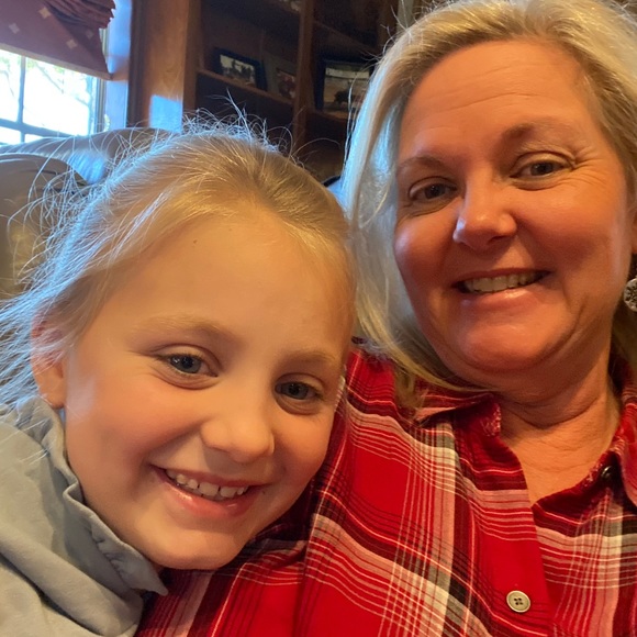 Meet your Posher, Julie - Picture 1 of 1